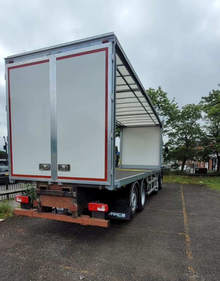 Curtain Sider Moffett - Professional multi-compartment commercial vehicle body with individual access doors